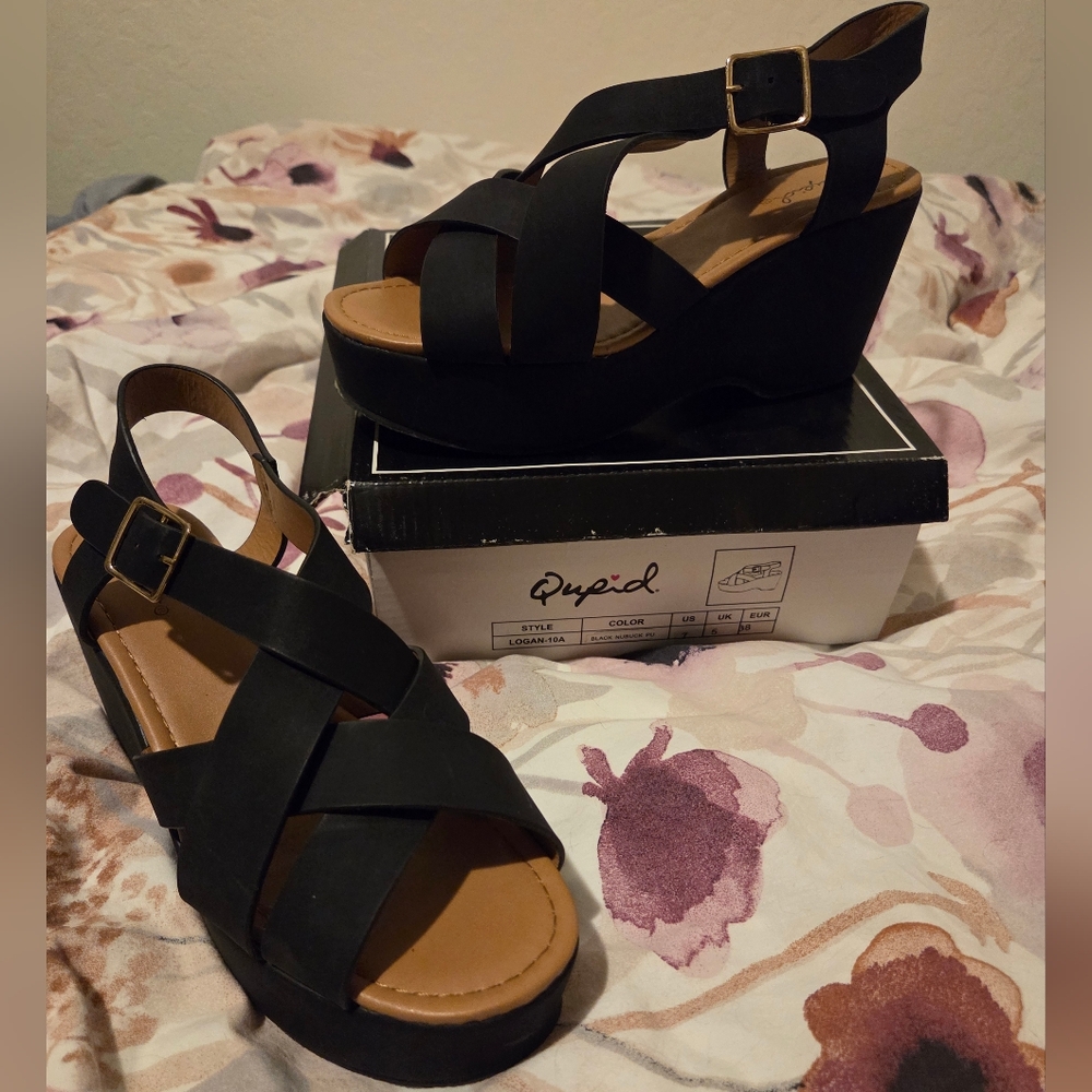 Qupid Elegant Black Wedge Sandals